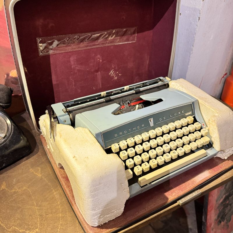 Máy đánh chữ Typewriter Brother Deluxe 233 Vintage With Case made in Japan