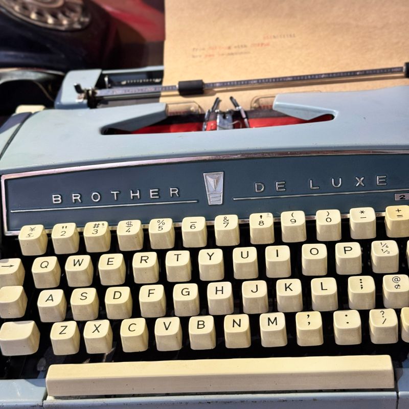 Máy đánh chữ Typewriter Brother Deluxe 233 Vintage With Case made in Japan