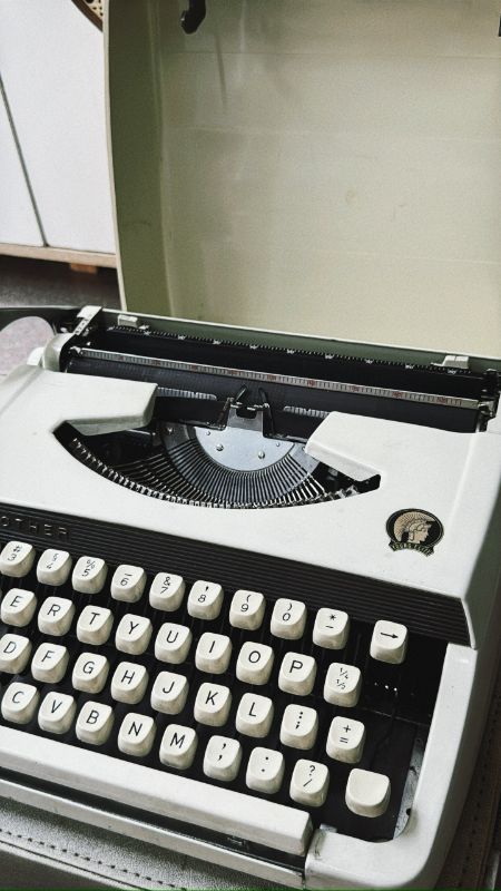 Máy đánh chữ Typewriter Brother Young Elite Vintage With Case made in Japan