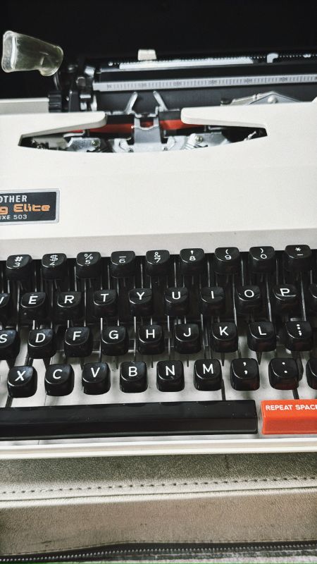 Máy đánh chữ Typewriter Brother Young Elite Deluxe 503 Vintage With Case made in Japan