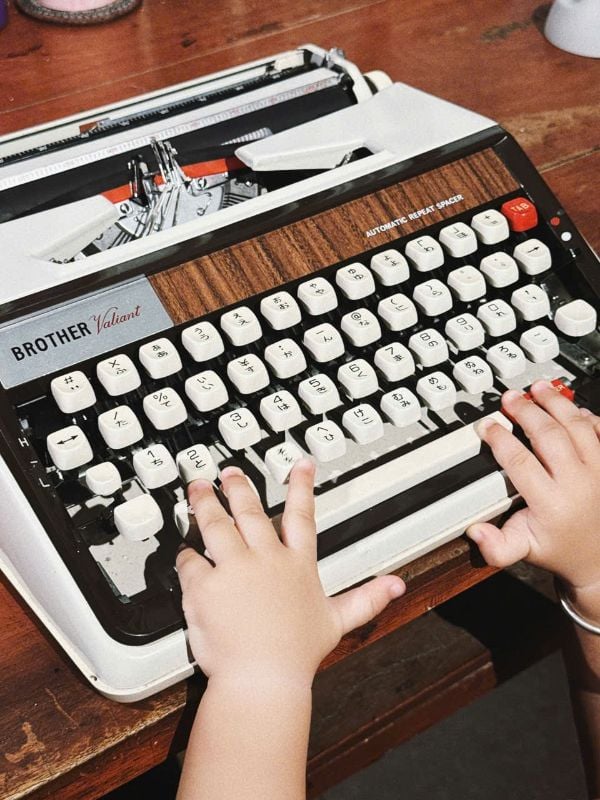Máy đánh chữ Typewriter Olivetti Lettera DL