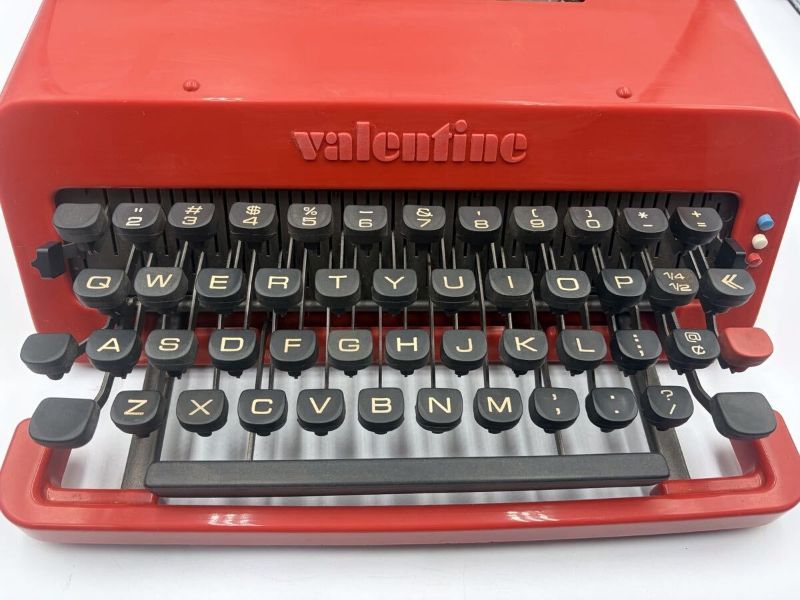 Máy đánh chữ Typewriter Olivetti Valentine RED made in Spain