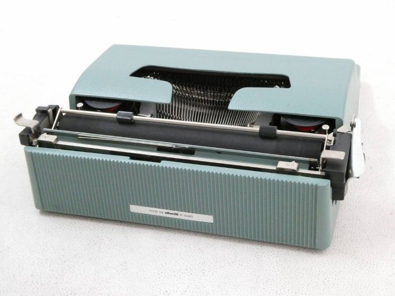 Máy đánh chữ Typewriter Olivetti Lettera 32 Vintage With Case made in Spain