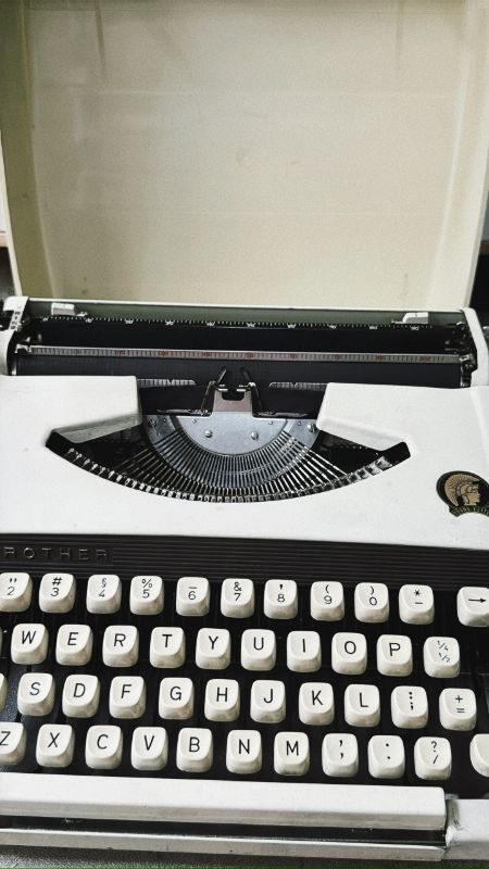 Máy đánh chữ Typewriter Brother Young Elite Vintage With Case made in Japan