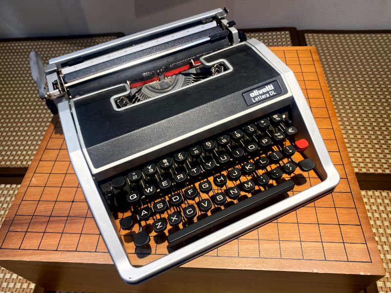 Máy đánh chữ Typewriter Olivetti Lettera DL Vintage With Case made in Spain