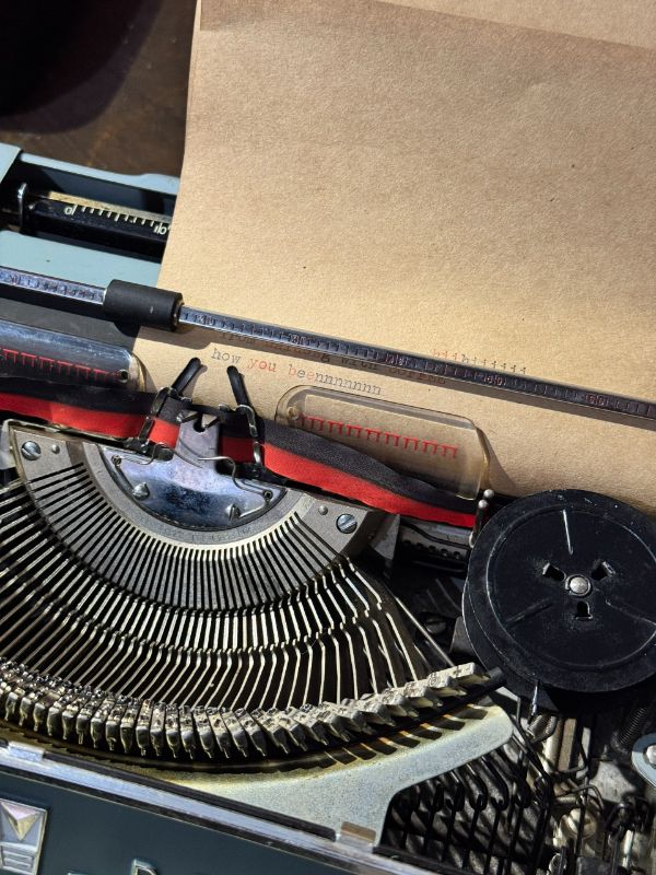 Máy đánh chữ Typewriter Brother Deluxe 233 Vintage With Case made in Japan