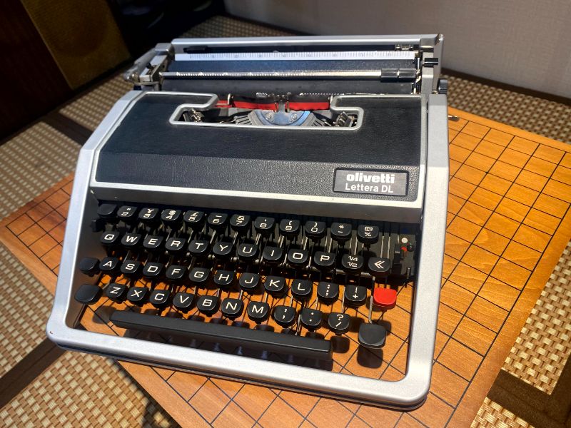Máy đánh chữ Typewriter Olivetti Lettera DL Vintage With Case made in Spain