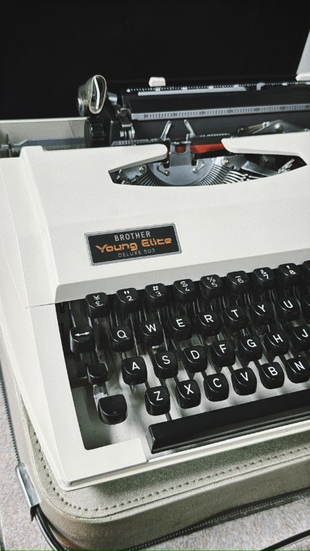 Máy đánh chữ Typewriter Brother Young Elite Deluxe 503 Vintage With Case made in Japan