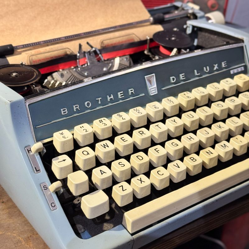 Máy đánh chữ Typewriter Brother Deluxe 233 Vintage With Case made in Japan