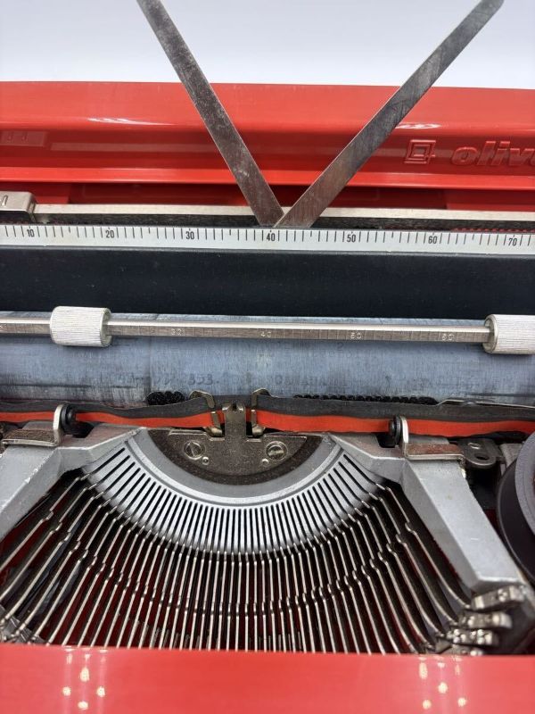 Máy đánh chữ Typewriter Olivetti Valentine RED made in Spain
