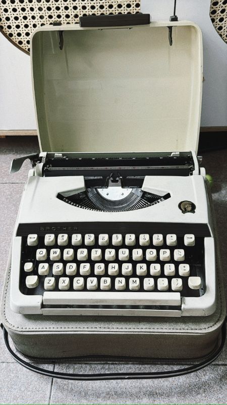 Máy đánh chữ Typewriter Brother Young Elite Vintage With Case made in Japan