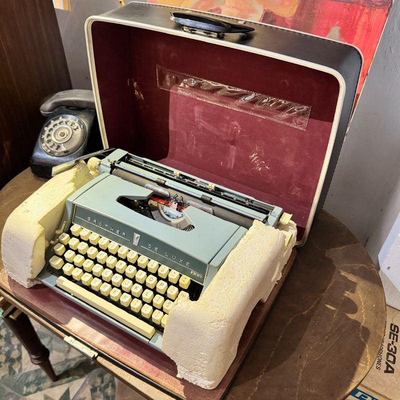 Máy đánh chữ Typewriter Brother Deluxe 233 Vintage With Case made in Japan