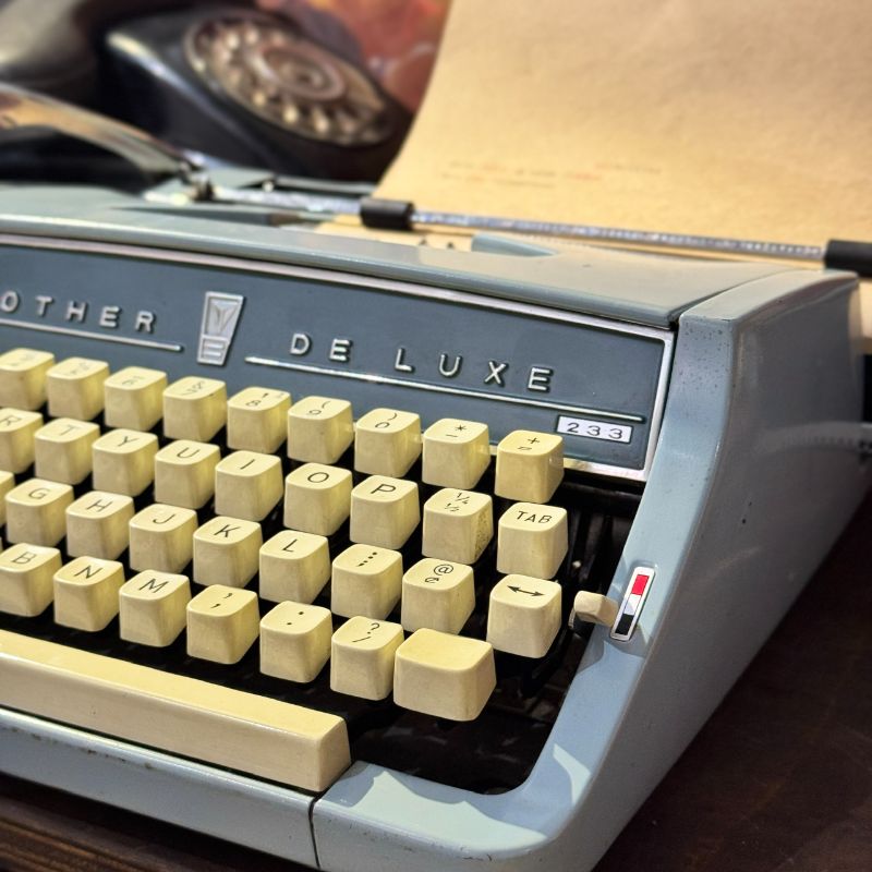 Máy đánh chữ Typewriter Brother Deluxe 233 Vintage With Case made in Japan