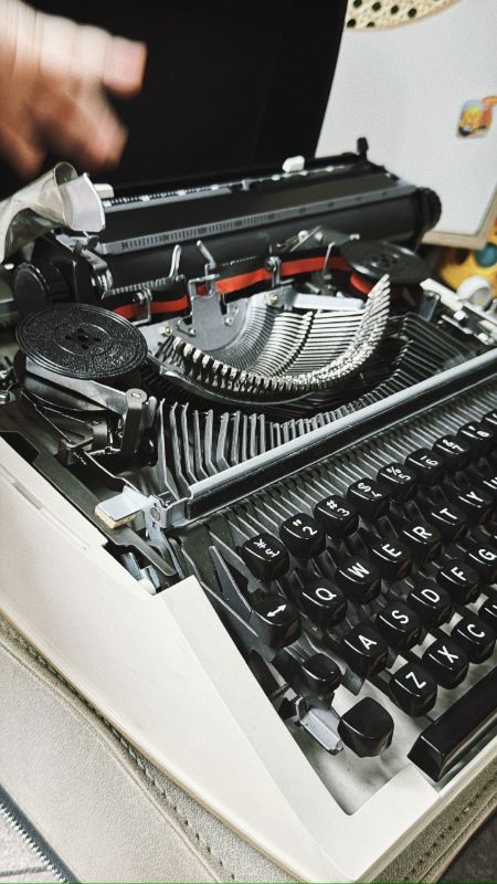 Máy đánh chữ Typewriter Brother Young Elite Deluxe 503 Vintage With Case made in Japan