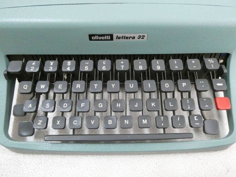 Máy đánh chữ Typewriter Olivetti Lettera 32 Vintage With Case made in Spain