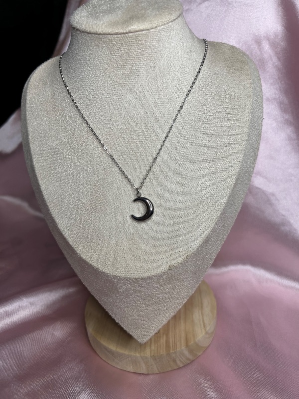 Collar Crescent
