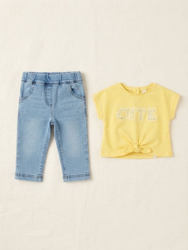 Pantalon jeans et tee- shirt CUTE