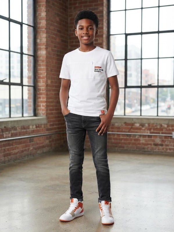 Ensemble jeans noir et tee-shirts blanc prince