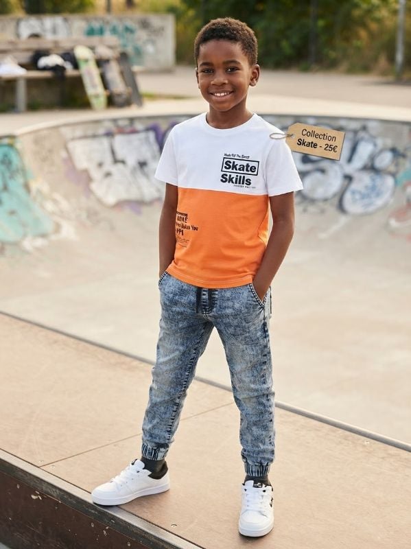 Jogging jeans et tee- shirt Gom