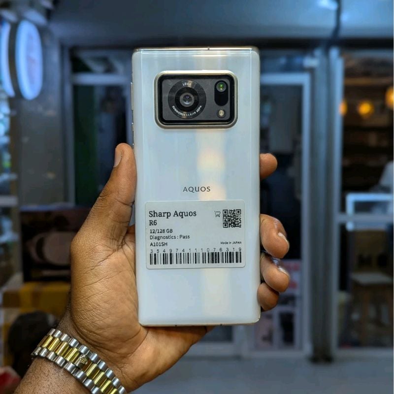 Sharp Aquos R6