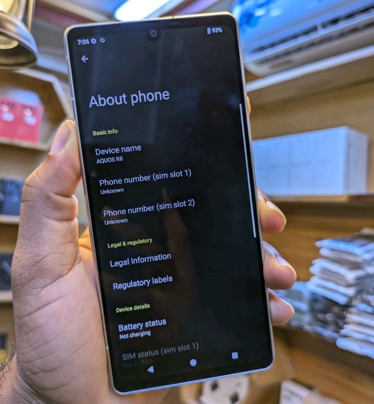 Sharp Aquos R8