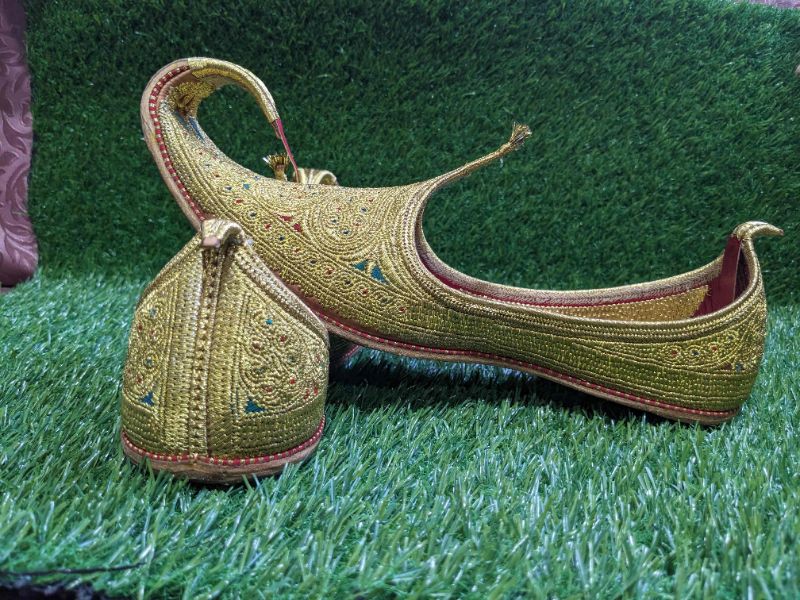 Sultan-e-Basirpur Golden Tilla - Royal Handcrafted Men's Khussa | Gold Embroidered Wedding Shoes