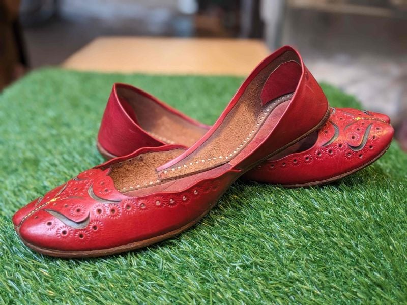 Gul-e-Punjab - Elegant Handcrafted Women's Khussa | Traditional Pakistani Bridal Shoes