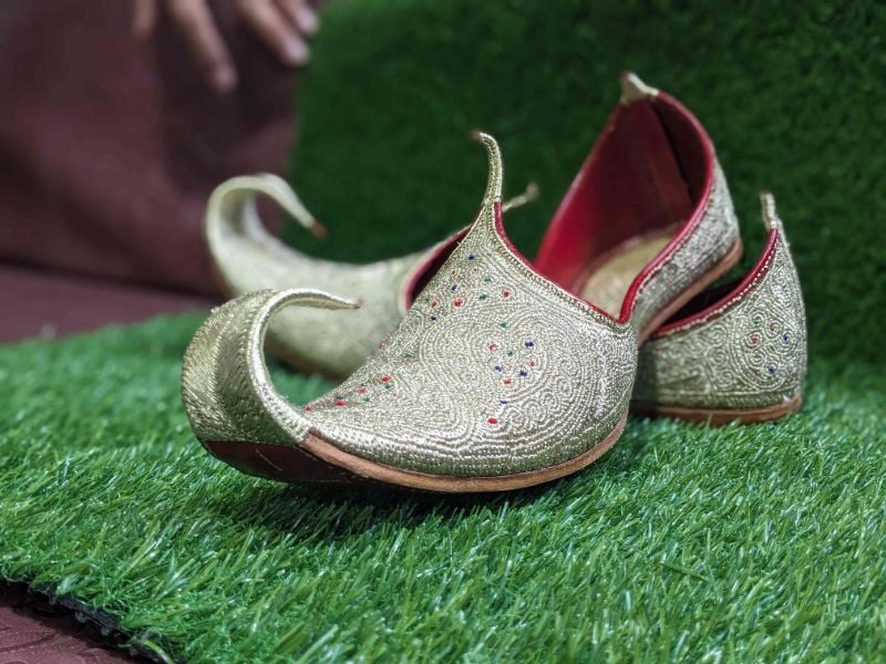 Handmade Men's Zardozi Tilla Khussa | Traditional Pakistani Embroidered Wedding Shoes