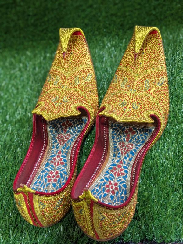 Royal Gold Tilla - Luxury Handcrafted Men's Khussa | Gold Embroidered Wedding Shoes
