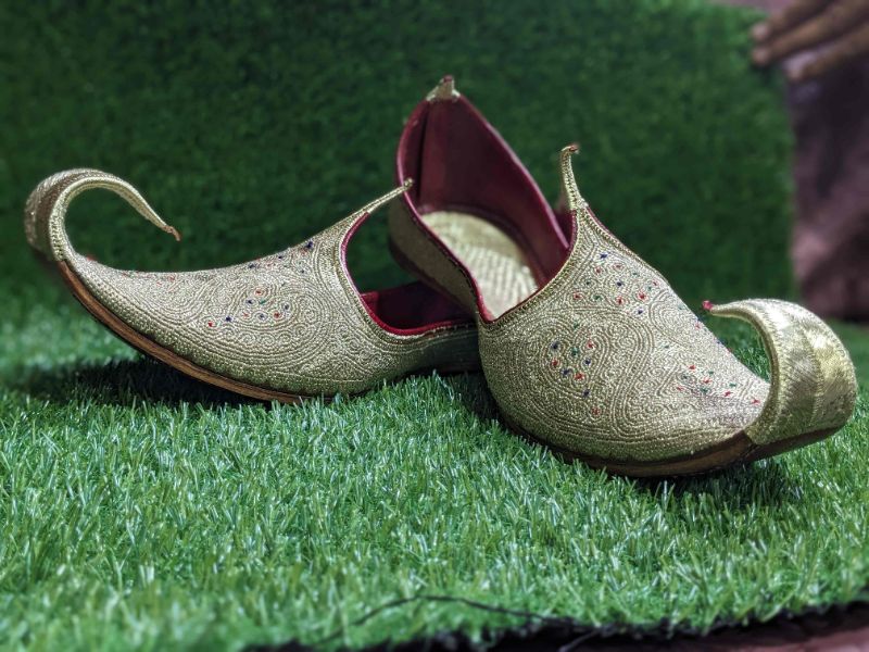 Handmade Men's Zardozi Tilla Khussa | Traditional Pakistani Embroidered Wedding Shoes