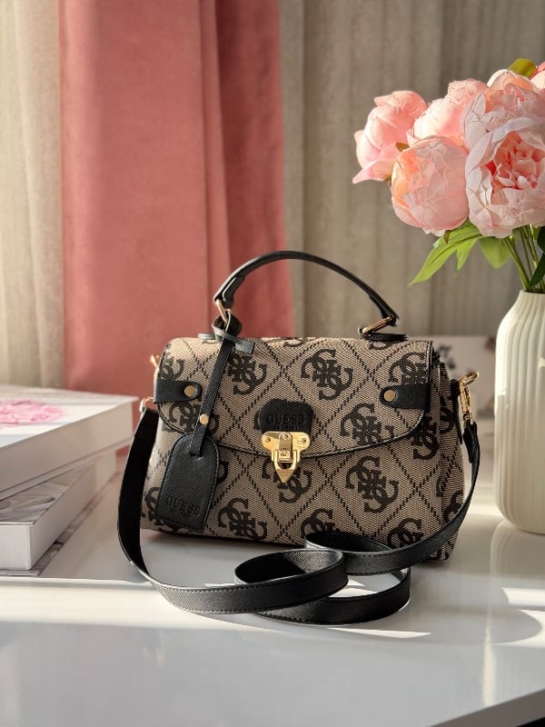 غيس لوغو ساتشل بنقشة كبيرة الحجم الكبير - اسود وبيج