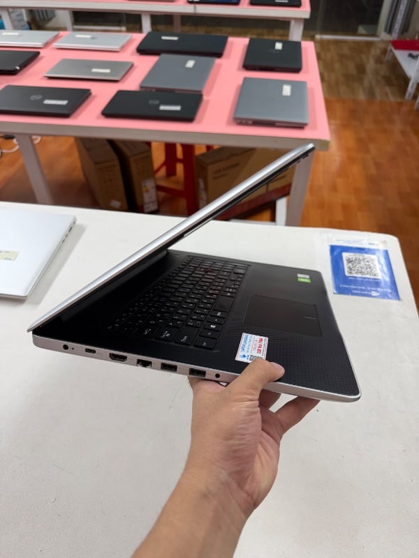 Dell Inspirion 17 VGA