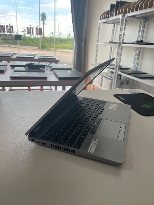 Laptop Dell Latitude 5511