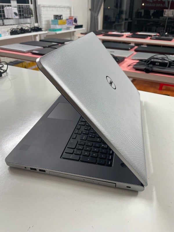 Dell Inspirion 17