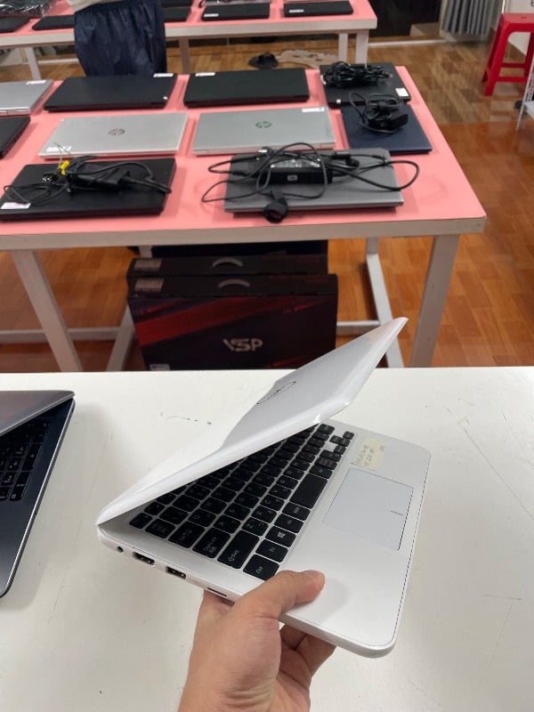 Laptop Dell Inspirion 11