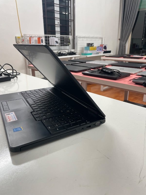 Dell Latitude E5540