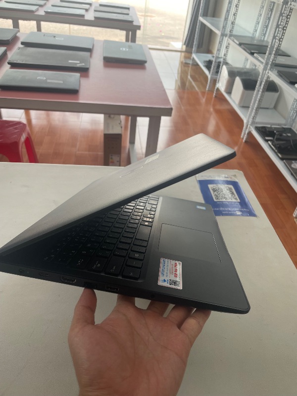 Dell Latitude 3590
