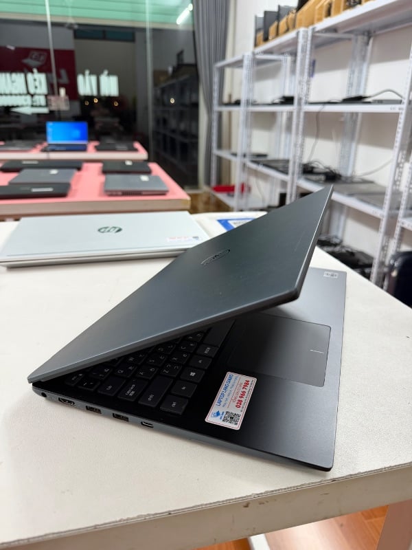 Dell Vostro 5590