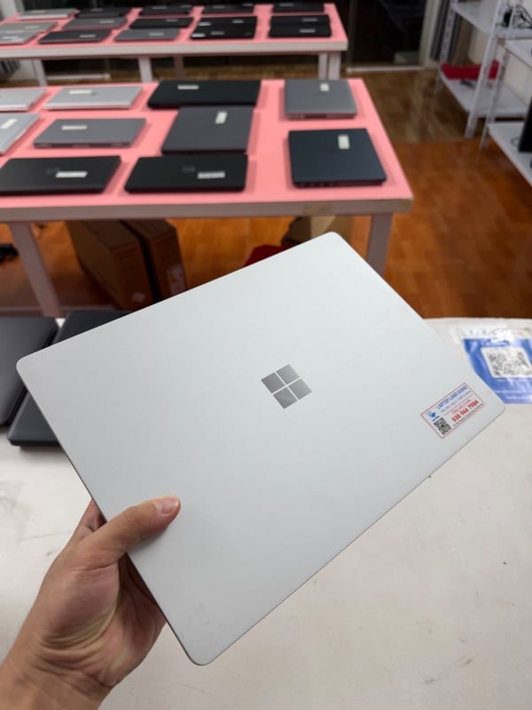 Surface Laptop 1