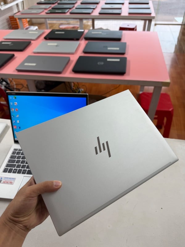 HP Elitebook 830G9