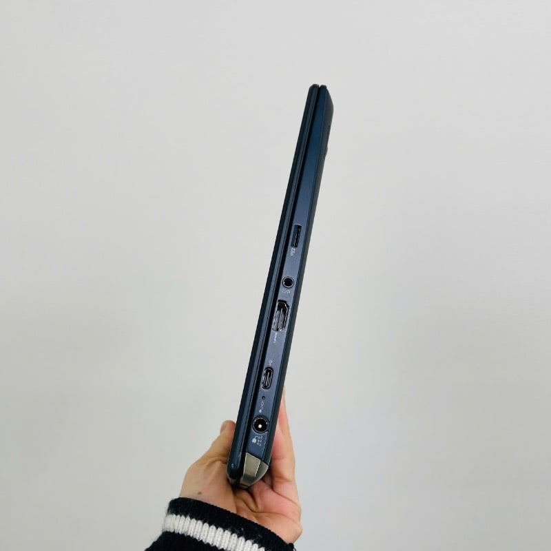 Toshiba Dynabook G83