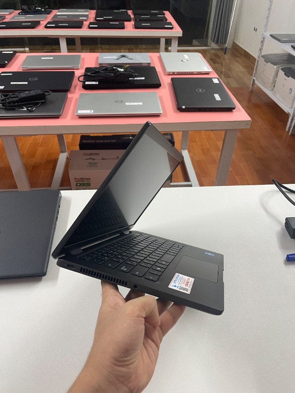 Laptop Dell Latitude 7320