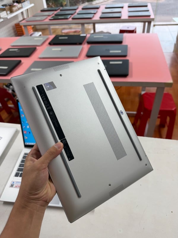HP Elitebook 830G9