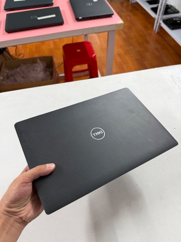 Dell Latitude 7330
