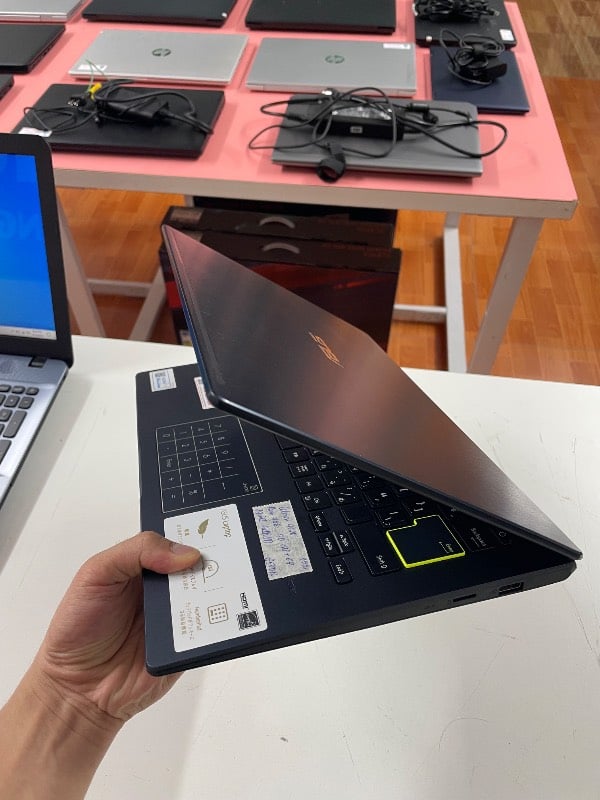 ASUS E410MA