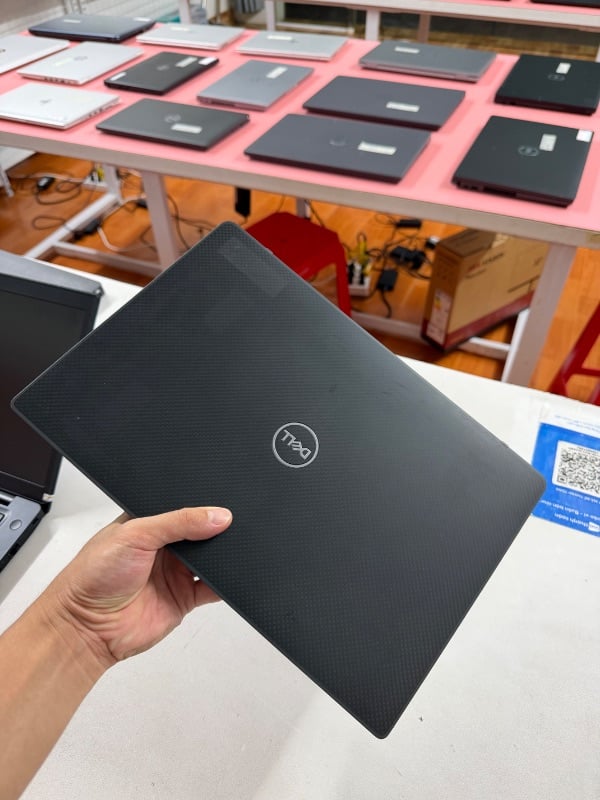Dell Latitude 7300