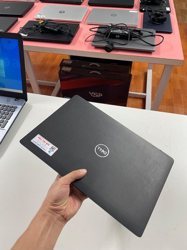 Laptop Dell Latitude 7400