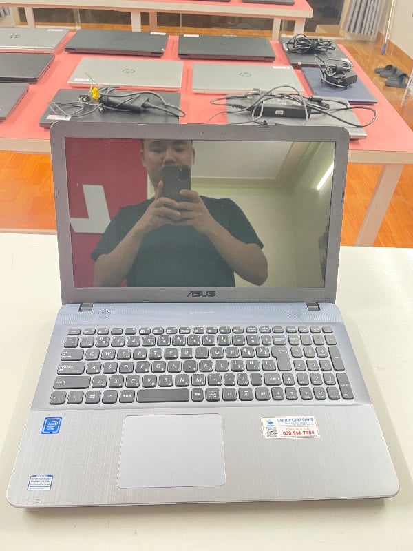 Laptop ASUS R541N