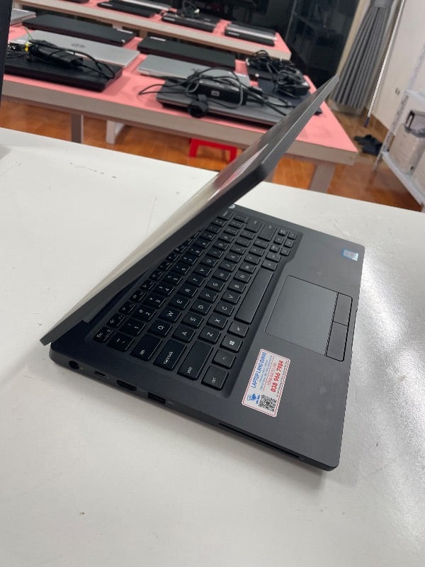 Laptop Dell Latitude 7400