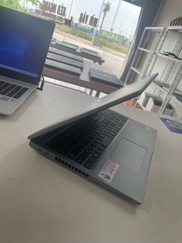 Laptop Dell Latitude 5520